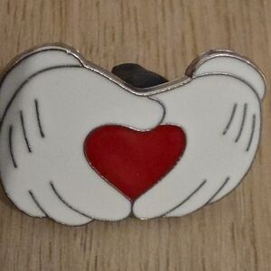 Disney Pin – Mickey Hands Heart - Disney Collector Trading Pin